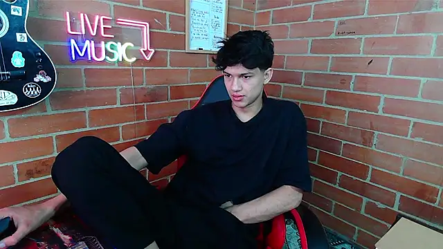 Kurtt__ live sex cam