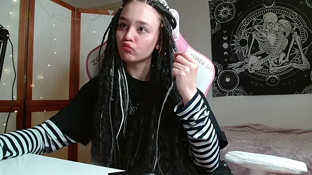 Mysterious_Toy webcam
