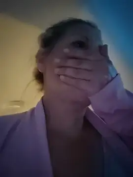 Divineblond webcam