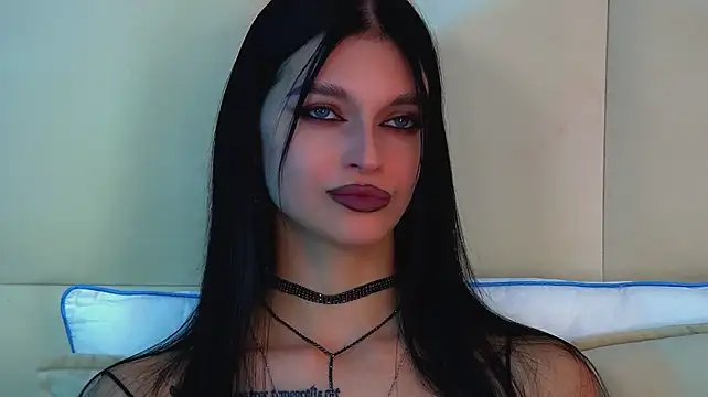 BeverlyMost live cam preview
