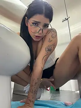 Arieliciousxxx's cam show statistics and live stream