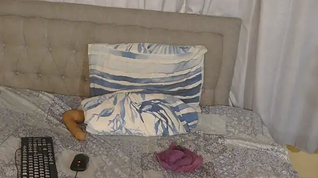 BustyXhosaBaddie live cam preview
