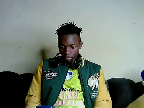 JewelFuckEntertainer212