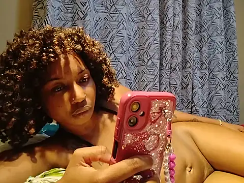 Kiki_07 live cam preview