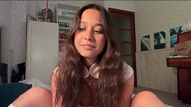 Reynamccarron's cam show statistics and live stream