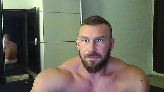 muscularkevin live cam on StripChat