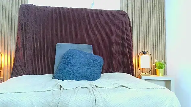 NICOL-JARAMILLO live cam on StripChat