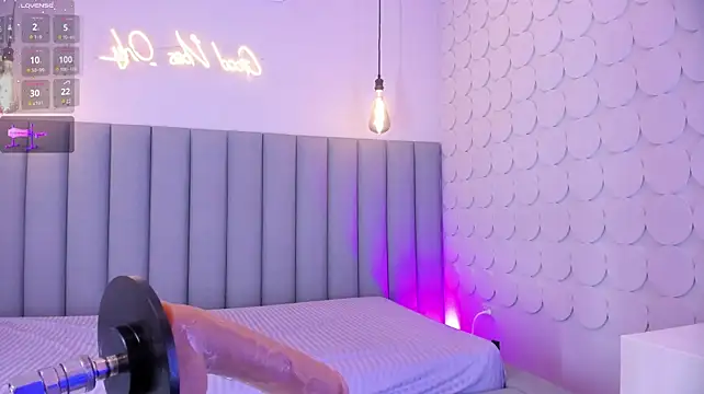 Leamonroe__ webcam