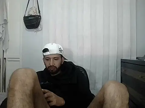 thomass1018 live cam on StripChat