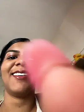 Indiazinhax live cam on StripChat