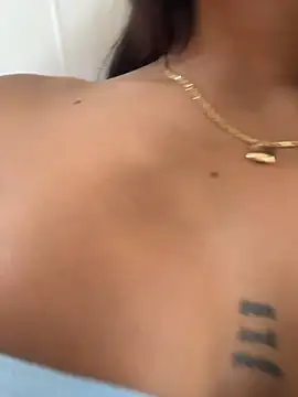 MystiqueXXX live cam on StripChat