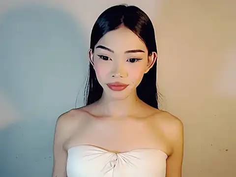 Model: holyakiesha