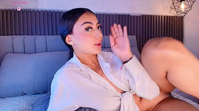 SHANONCLARK live cam on StripChat