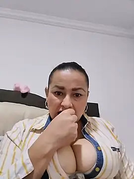 ScarletGlow1 live cam on StripChat