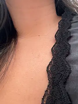 emily_gomezz (F young) - Play pussy with dildo