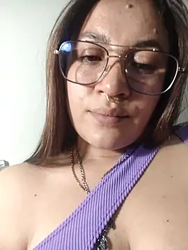samm_curvy live cam on StripChat