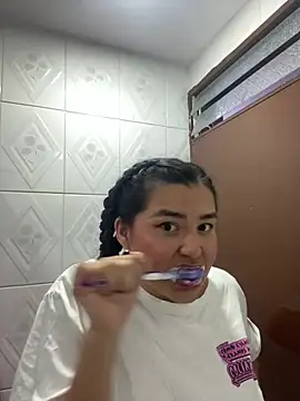 luna_bloomm_ live cam on StripChat