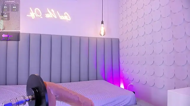 Leamonroe__ webcam