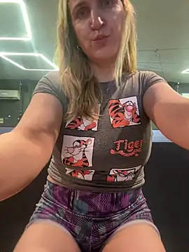Bia_sexynovaes live cam