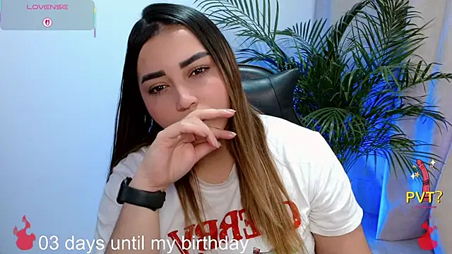Lucia_star__ live cam preview