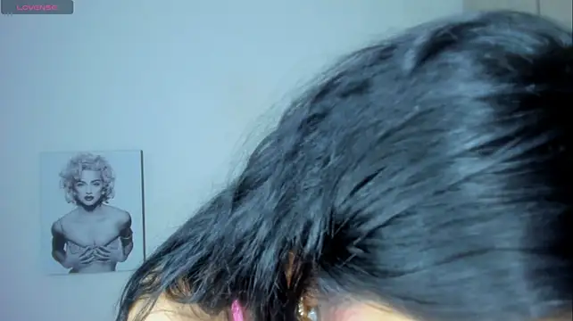 Millie_bobby live cam preview