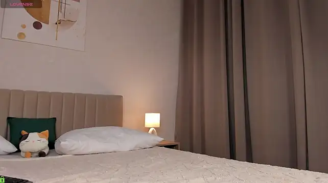 Mila_Blonde_ live cam preview