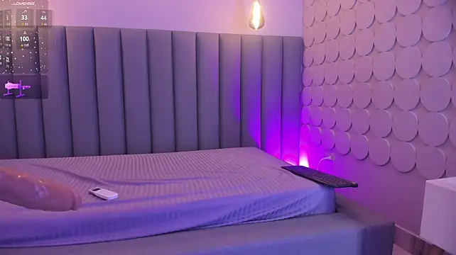 Leamonroe__ webcam
