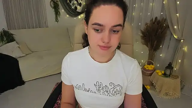 MiracleCurly live cam preview
