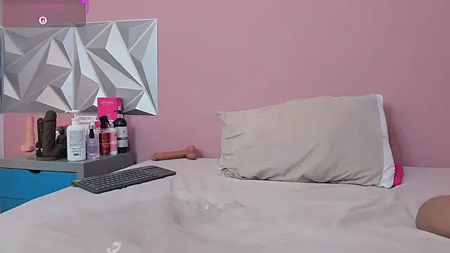 mia_gold_
