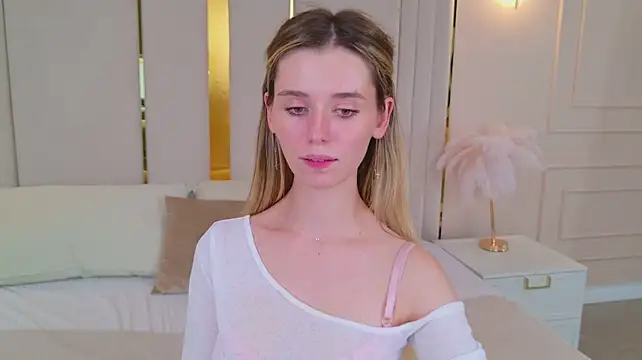 MarybethSnow live cam preview