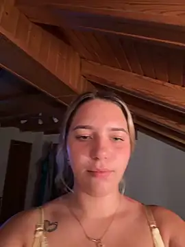 Naomi-Klein live cam preview