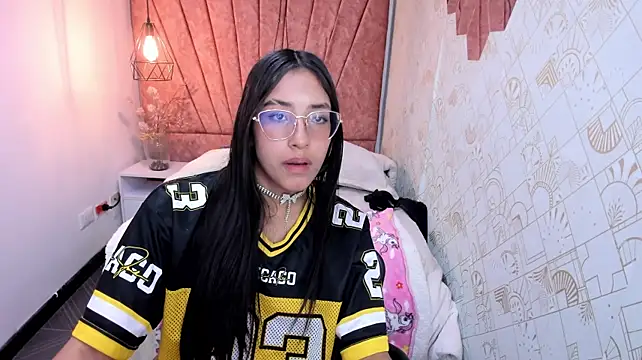 Gia_Evans__ live cam preview