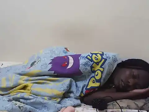 squirtiebitch live cam on StripChat