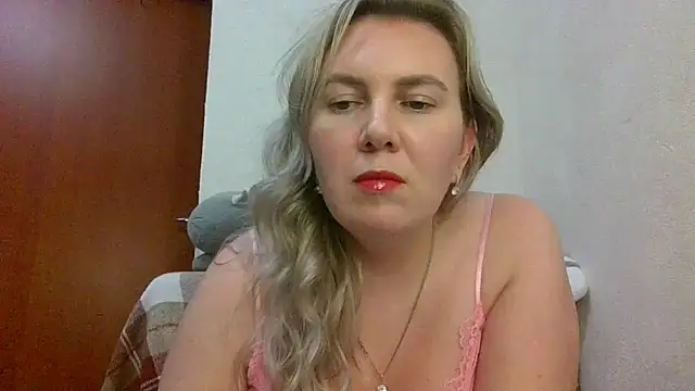 MilaCristalle webcam