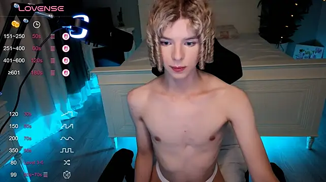 Kudi_Minnt live cam on StripChat