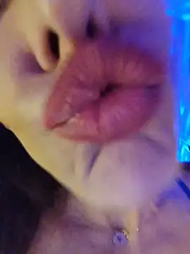 Luna_Kitanna live cam on StripChat