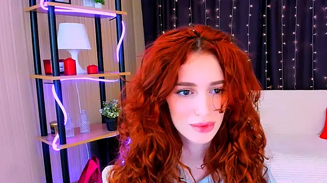 ChristinaConteeree live cam on StripChat