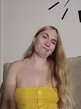 KisaVixen live cam on StripChat