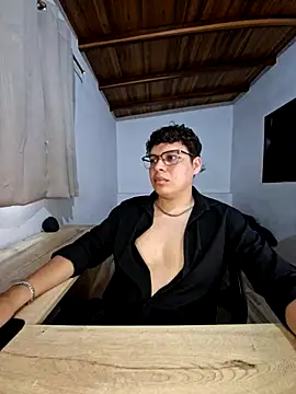 LiamRoi live cam on StripChat