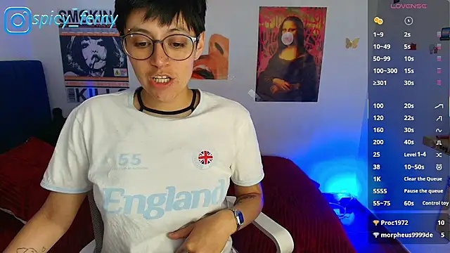spicyferny live cam on StripChat
