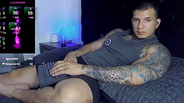 Shane_Clay live cam on StripChat