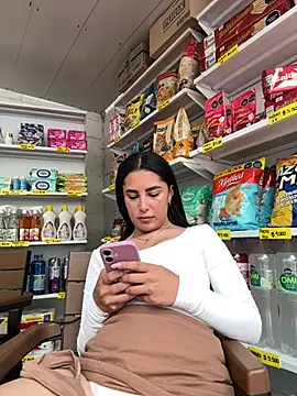 Mavi_pink live cam on StripChat