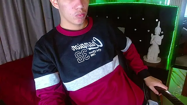 haku_nayro live cam on StripChat
