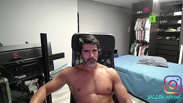 latinoo23bom webcam