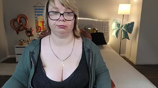BonnnyBoobsy live cam on StripChat