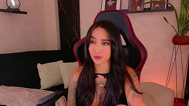 EmmyEvans1 live cam preview