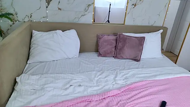 CharlotteAtwoood webcam