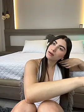 evelyn_hills