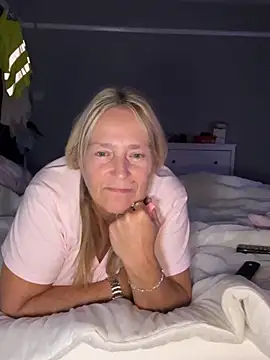 Blondnboujee53
