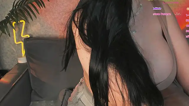 ReinaKousaka live cam preview
